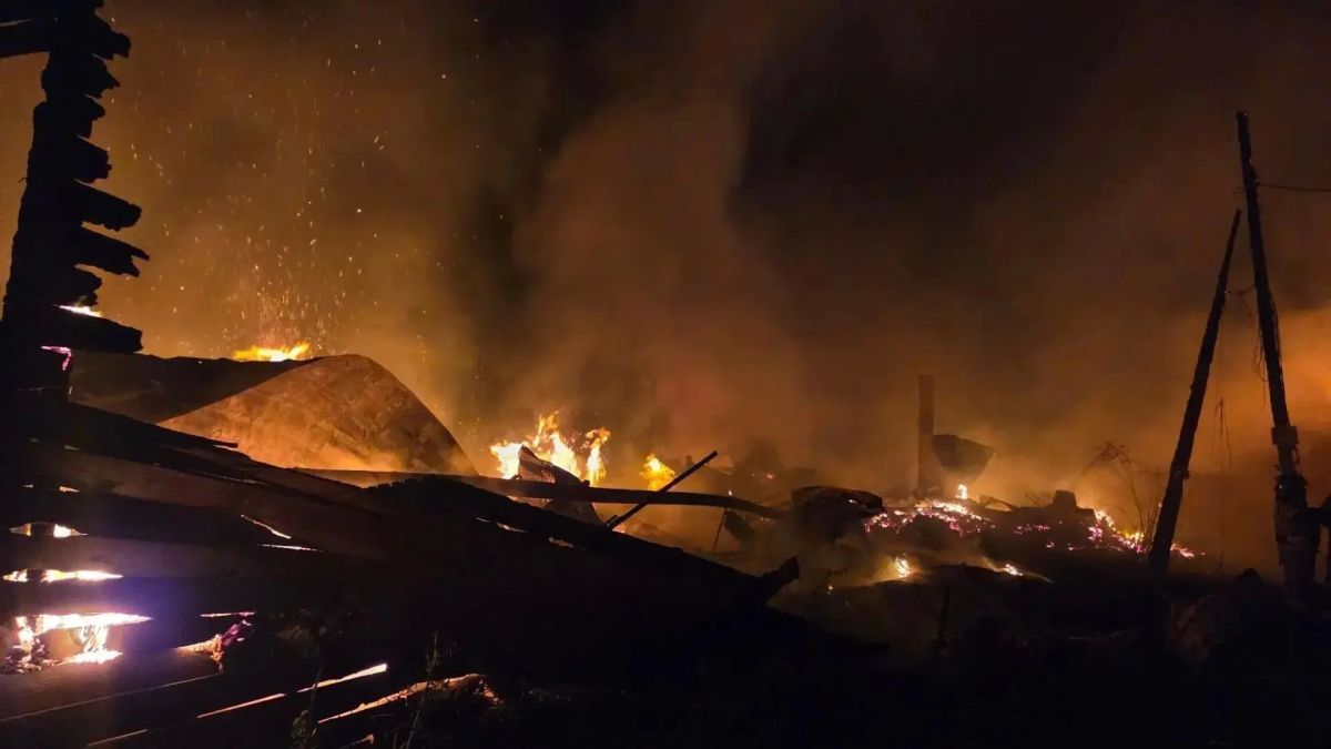 Цыганский посёлок в Тюмени вспыхнул как спичка Цыганский посёлок в Тюмени вспыхнул как спичка