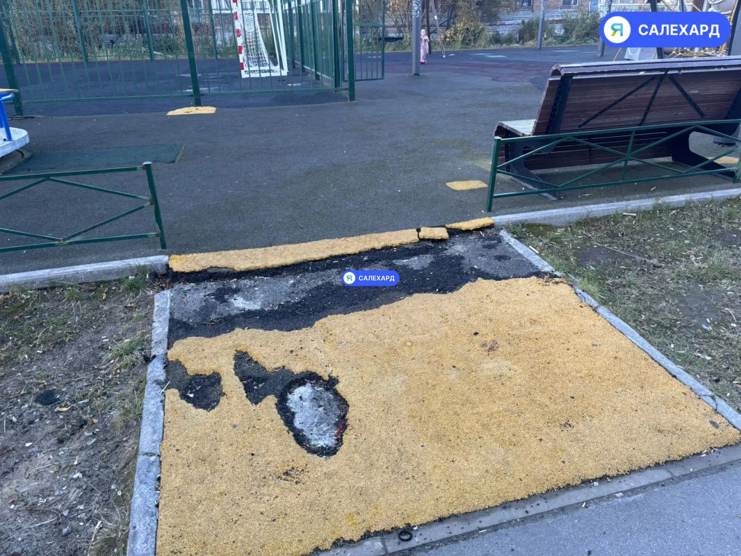 В Салехарде восстановили детскую площадку на улице Совхозной В Салехарде восстановили детскую площадку на улице Совхозной