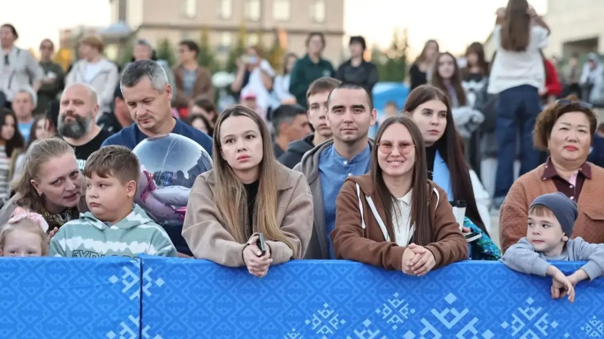 Праздничный концерт в честь дня рождения города продолжается! Праздничный концерт в честь дня рождения города продолжается!