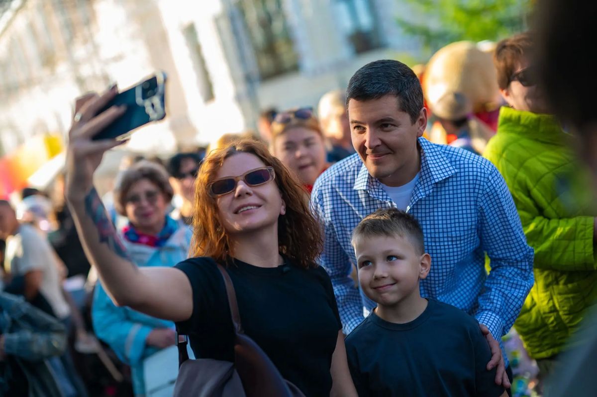 Дмитрий Артюхов: Погода сделала Салехарду настоящий подарок — в городе золотая ямальская осень Дмитрий Артюхов: Погода сделала Салехарду настоящий подарок — в городе золотая ямальская осень