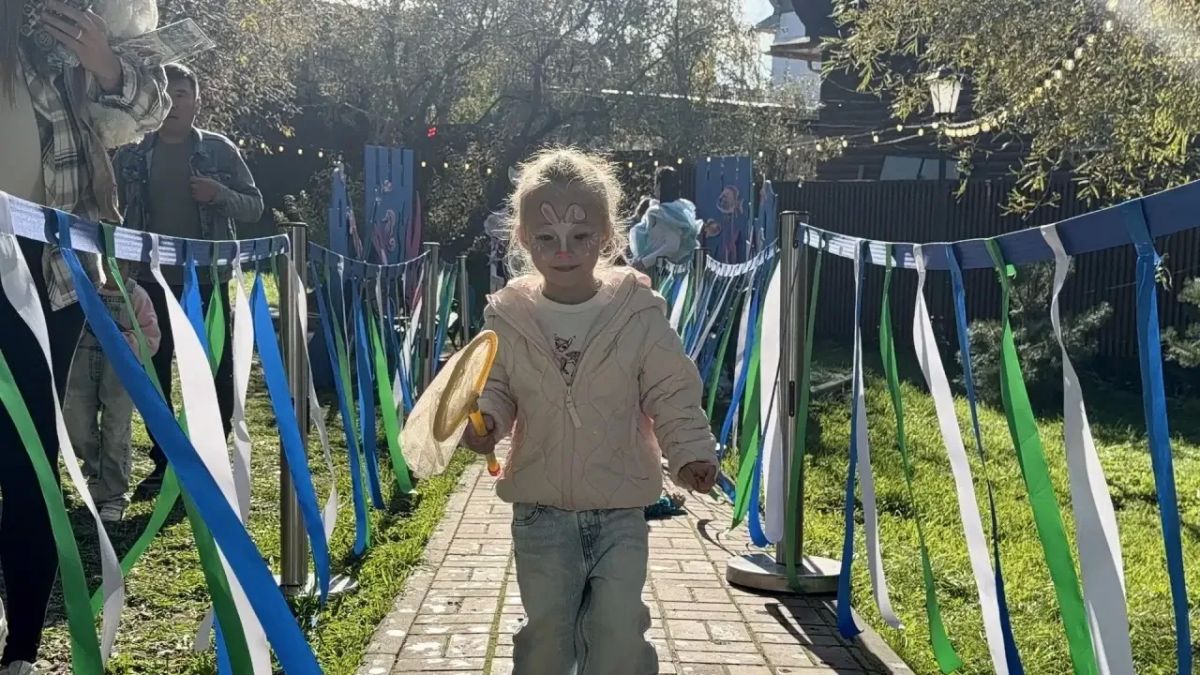 В день рождения Салехарда в городском саду сегодня праздник сказок - с любимыми героями, кукольными спектаклями и историями, которые одинаково увлекают детей и взрослых В день рождения Салехарда в городском саду сегодня праздник сказок - с любимыми героями, кукольными спектаклями и историями, которые одинаково увлекают детей и взрослых