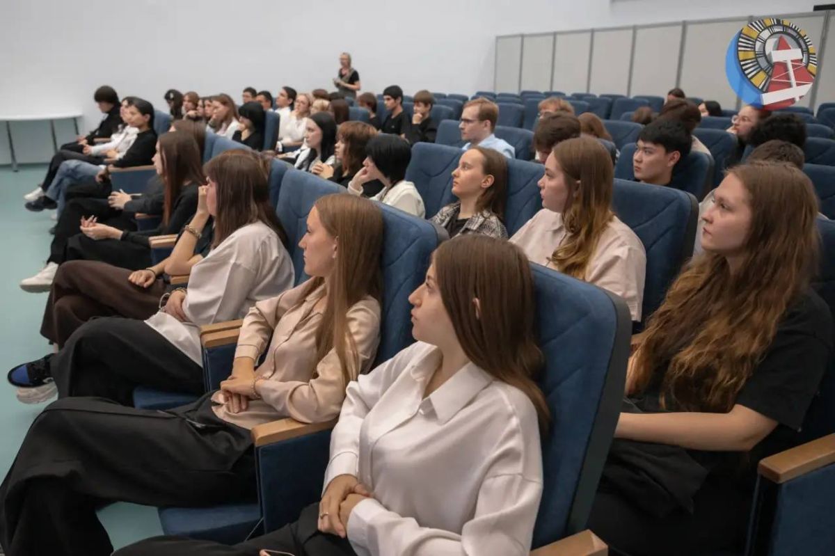 Об истории Ямала и цифровой безопасности сегодня рассказали студентам Ноябрьского колледжа профессиональных и информационных технологий лекторы общества «Знание» Об истории Ямала и цифровой безопасности сегодня рассказали студентам Ноябрьского колледжа профессиональных и информационных технологий лекторы общества «Знание»