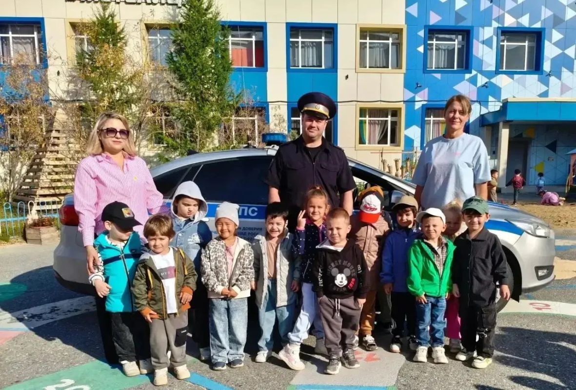 В Новом Уренгое сотрудники Госавтоинспекции провели мероприятие для воспитанников детского сада «Метелица» В Новом Уренгое сотрудники Госавтоинспекции провели мероприятие для воспитанников детского сада «Метелица»