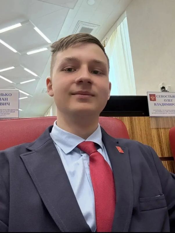 Салехардский школьник собрал историю парламента в нагрудных значках Салехардский школьник собрал историю парламента в нагрудных значках