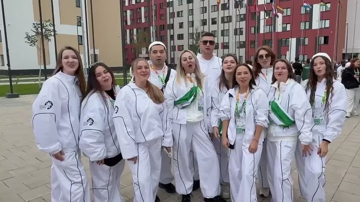 Новоуренгойцы передают «привет» с Международного фестиваля молодёжи!