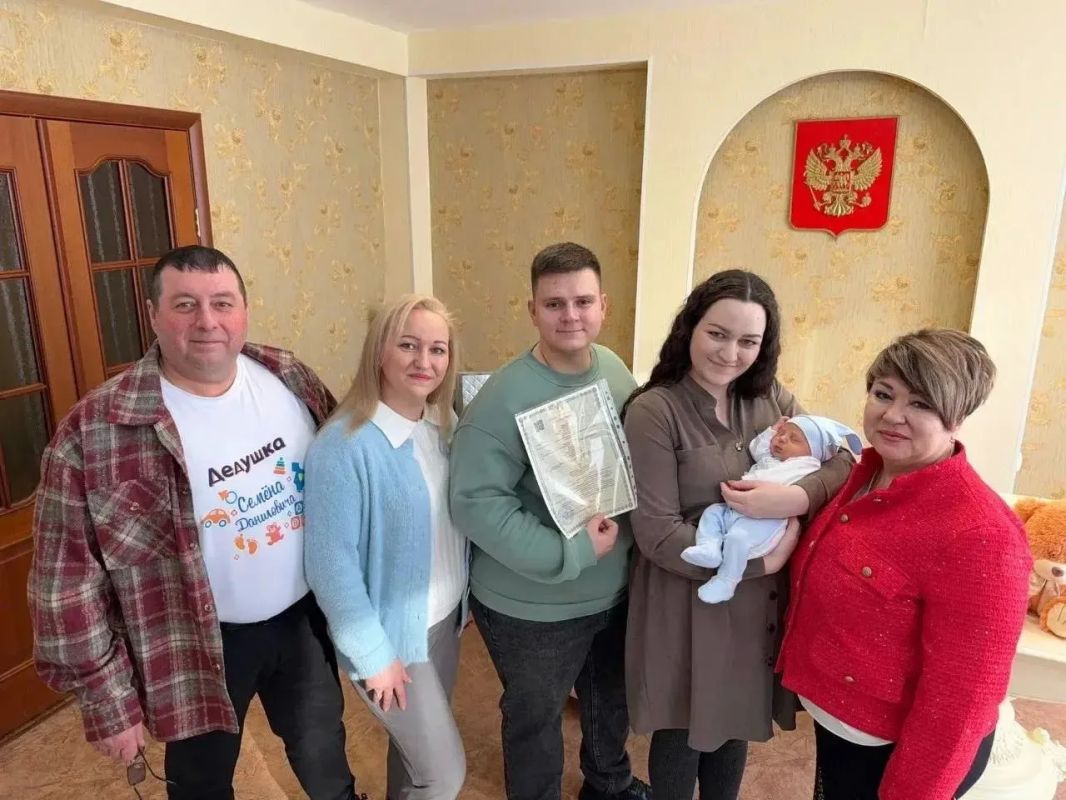 ОДНА СЕМЬЯ, ДВА ЮБИЛЕЯ: КАК ЗАГС СТАЛ МЕСТОМ ВСТРЕЧИ ПОКОЛЕНИЙ ОДНА СЕМЬЯ, ДВА ЮБИЛЕЯ: КАК ЗАГС СТАЛ МЕСТОМ ВСТРЕЧИ ПОКОЛЕНИЙ