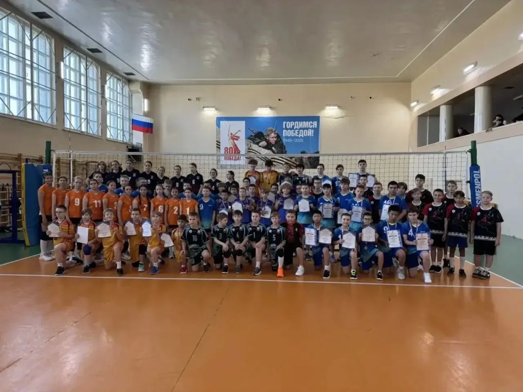 Золото из Воркуты. Пока девушки из спортшколы «Фаворит» только вступают в борьбу за кубок губернатора Ямала , их младшие товарищи везут домой золото Золото из Воркуты. Пока девушки из спортшколы «Фаворит» только вступают в борьбу за кубок губернатора Ямала , их младшие товарищи везут домой золото