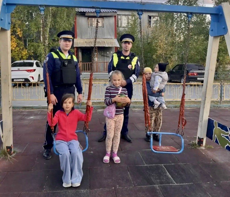 Губкинские автоинспекторы напомнили детям правила безопасного поведения на дороге Губкинские автоинспекторы напомнили детям правила безопасного поведения на дороге