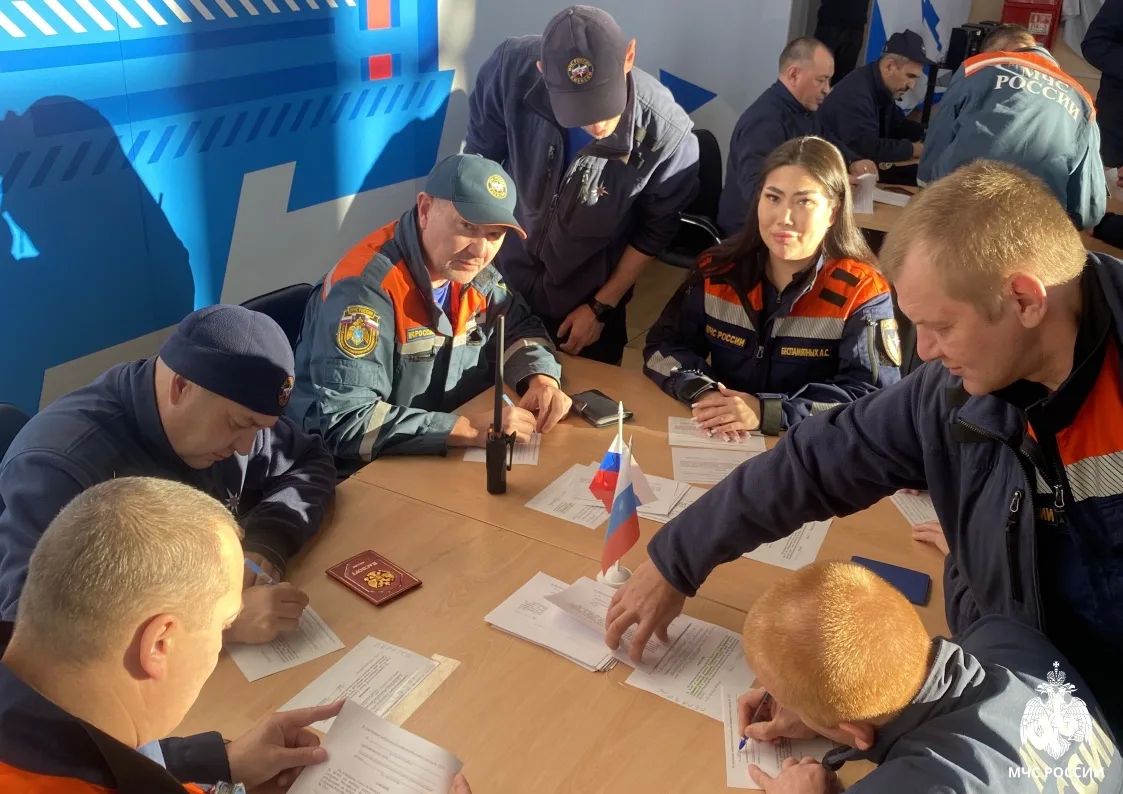Спасатели Арктического комплексного аварийно-спасательного центра приняли участие в досрочном голосовании