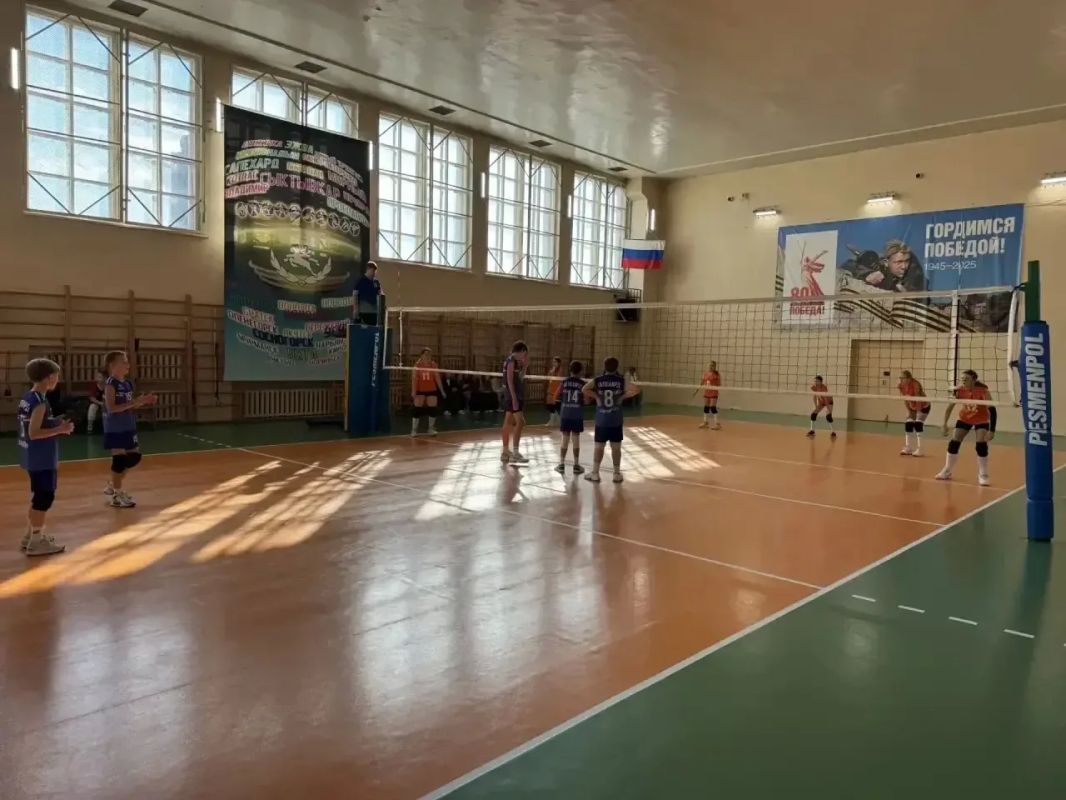 Золото из Воркуты. Пока девушки из спортшколы «Фаворит» только вступают в борьбу за кубок губернатора Ямала , их младшие товарищи везут домой золото Золото из Воркуты. Пока девушки из спортшколы «Фаворит» только вступают в борьбу за кубок губернатора Ямала , их младшие товарищи везут домой золото