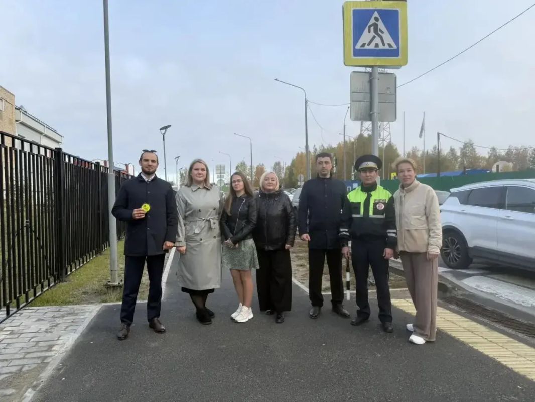 Салехардские автоинспекторы провели профилактическую акцию «Световозвращайка» - друг пешеходов» совместно «Родительским патрулем» Салехардские автоинспекторы провели профилактическую акцию «Световозвращайка» - друг пешеходов» совместно «Родительским патрулем»