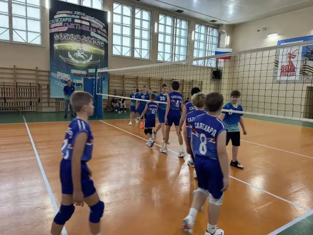 Золото из Воркуты. Пока девушки из спортшколы «Фаворит» только вступают в борьбу за кубок губернатора Ямала , их младшие товарищи везут домой золото Золото из Воркуты. Пока девушки из спортшколы «Фаворит» только вступают в борьбу за кубок губернатора Ямала , их младшие товарищи везут домой золото