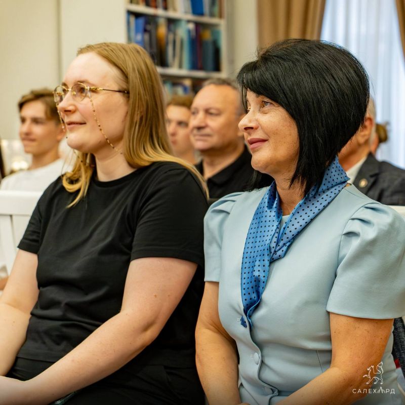Школьник из Салехарда представил историю парламентаризма в коллекции нагрудных знаках Школьник из Салехарда представил историю парламентаризма в коллекции нагрудных знаках