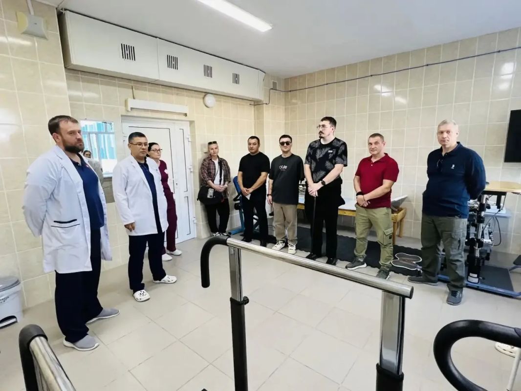 Реабилитологи Нового Уренгоя провели экскурсию по отделению для участников СВО Реабилитологи Нового Уренгоя провели экскурсию по отделению для участников СВО