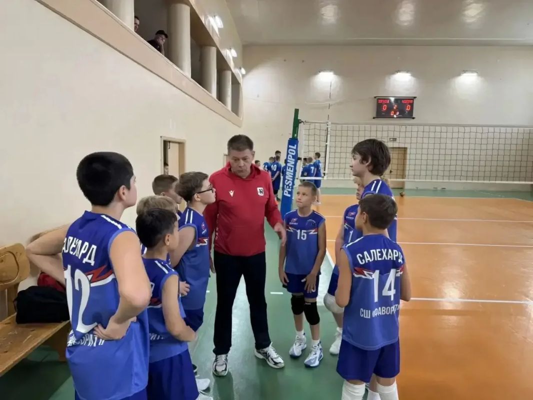 Золото из Воркуты. Пока девушки из спортшколы «Фаворит» только вступают в борьбу за кубок губернатора Ямала , их младшие товарищи везут домой золото Золото из Воркуты. Пока девушки из спортшколы «Фаворит» только вступают в борьбу за кубок губернатора Ямала , их младшие товарищи везут домой золото