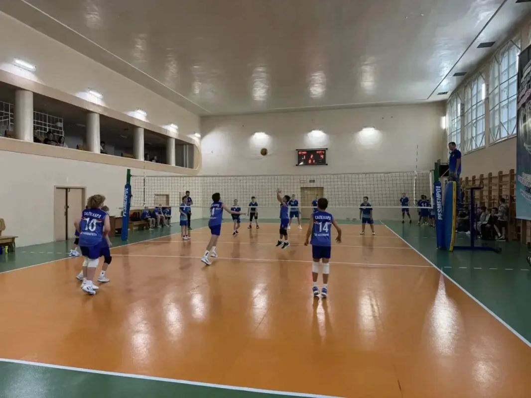 Золото из Воркуты. Пока девушки из спортшколы «Фаворит» только вступают в борьбу за кубок губернатора Ямала , их младшие товарищи везут домой золото Золото из Воркуты. Пока девушки из спортшколы «Фаворит» только вступают в борьбу за кубок губернатора Ямала , их младшие товарищи везут домой золото
