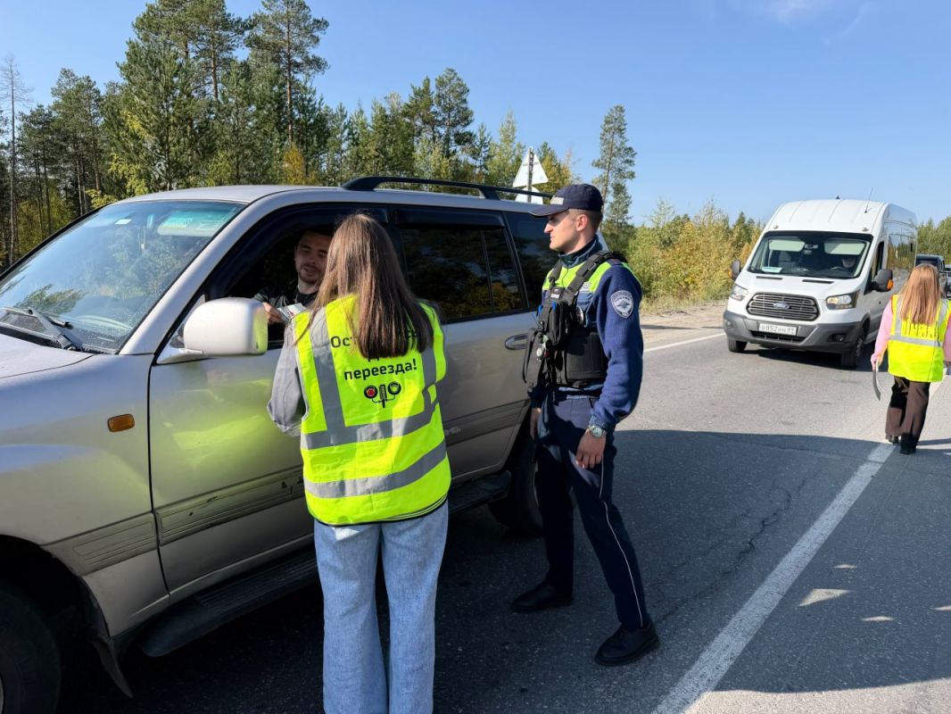 В Ноябрьске прошла совместная акция Госавтоинспекции и РЖД по безопасности на железнодорожных переездах В Ноябрьске прошла совместная акция Госавтоинспекции и РЖД по безопасности на железнодорожных переездах