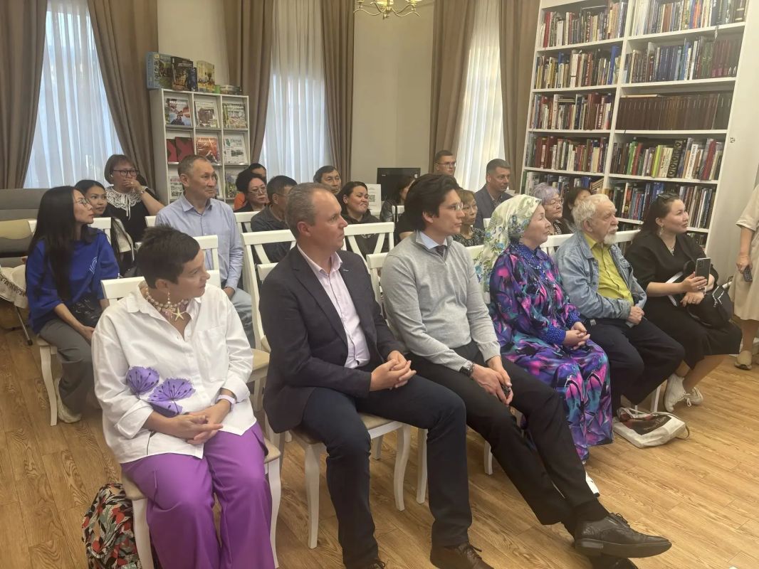15 сентября в библиотеке «Наследие» прошла творческая встреча с Еленой Тимофеевной Пушкаревой, посвящённая выходу в свет двухтомного издания «Маня’’ иле’’ мина’’» («Дневник рыбака») 15 сентября в библиотеке «Наследие» прошла творческая встреча с Еленой Тимофеевной Пушкаревой, посвящённая выходу в свет двухтомного издания «Маня’’ иле’’ мина’’» («Дневник рыбака»)