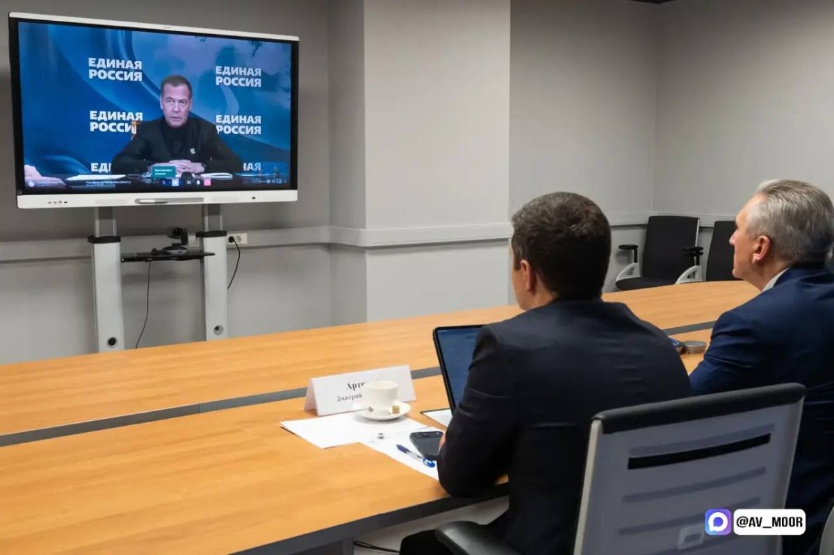 Дмитрий Артюхов принял участие в совещании, посвящённом подготовке к выборам в Государственную думу и Тюменскую областную думу Дмитрий Артюхов принял участие в совещании, посвящённом подготовке к выборам в Государственную думу и Тюменскую областную думу