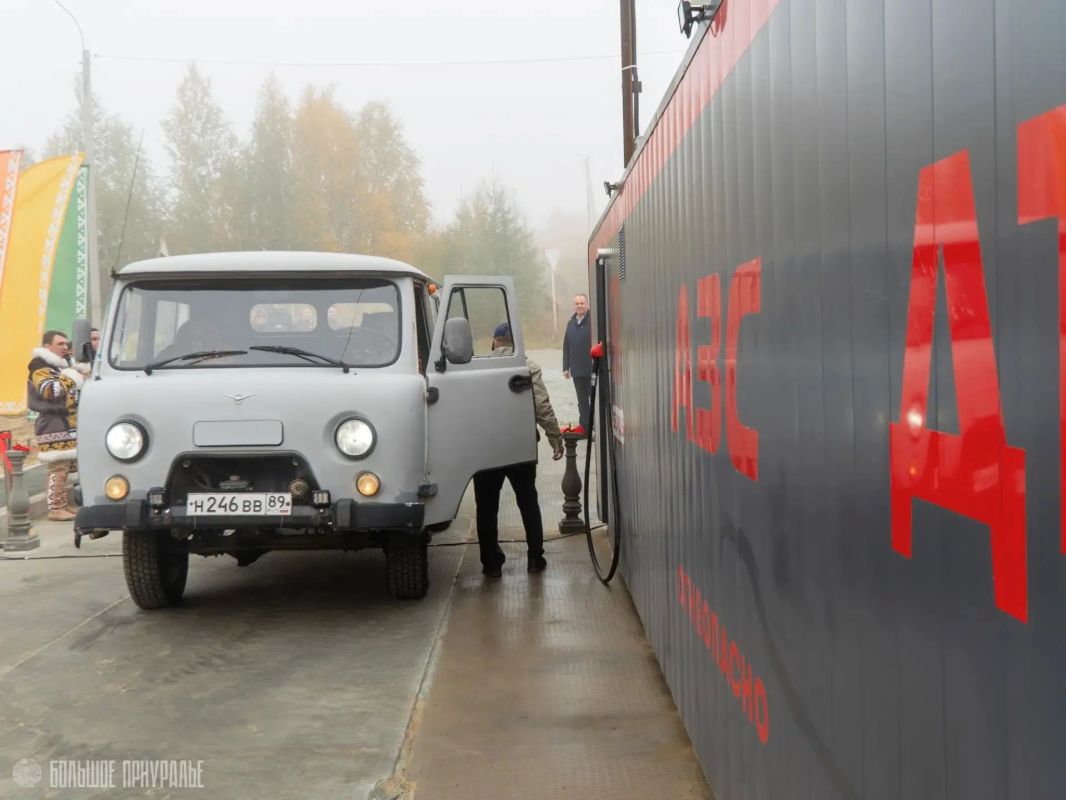 В Аксарке торжественно открылась новая АЗС В Аксарке торжественно открылась новая АЗС