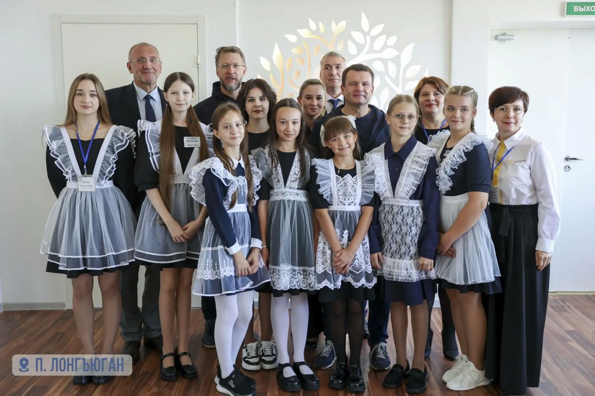 С депутатом Государственной думы РФ Дмитрием Погорелым, депутатом Законодательного собрания Ямала Игорем Герелишиным посетили наши южные поселки С депутатом Государственной думы РФ Дмитрием Погорелым, депутатом Законодательного собрания Ямала Игорем Герелишиным посетили наши южные поселки