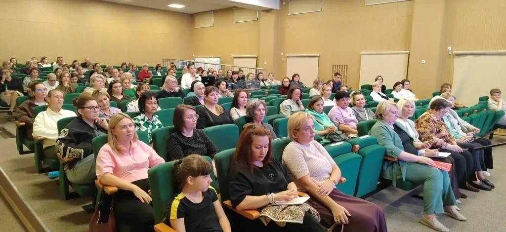 Губкинские автоинспекторы напомнили родителям о безопасности детей на дорогах на собрании