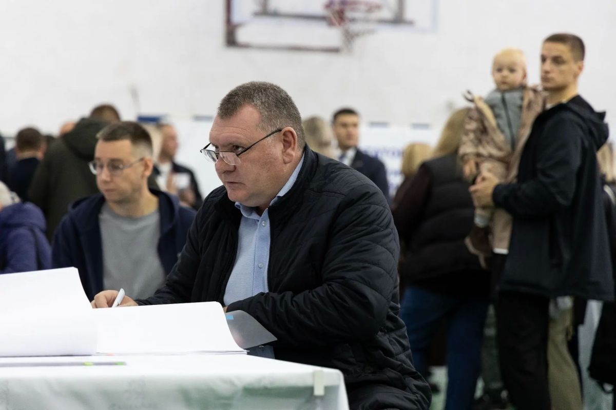Без сбоев и по закону. Все избирательные участки округа открылись ровно в 08:00, сообщил председатель Избиркома ЯНАО Андрей Гиберт Без сбоев и по закону. Все избирательные участки округа открылись ровно в 08:00, сообщил председатель Избиркома ЯНАО Андрей Гиберт