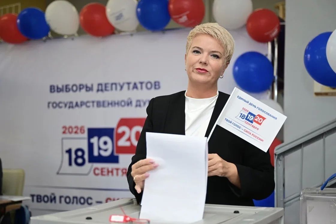 Выбираем будущее вместе. Председатель Думы Нового Уренгоя Полина Шумова проголосовала на выборах вместе с сыном Выбираем будущее вместе. Председатель Думы Нового Уренгоя Полина Шумова проголосовала на выборах вместе с сыном
