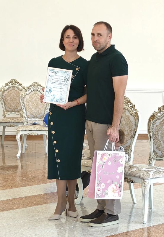 ОТ МАЛЕНЬКОЙ ИСКРЫ НА ПЕРРОНЕ ДО ОГРОМНОГО ЛЮБЯЩЕГО МИРА ОТ МАЛЕНЬКОЙ ИСКРЫ НА ПЕРРОНЕ ДО ОГРОМНОГО ЛЮБЯЩЕГО МИРА