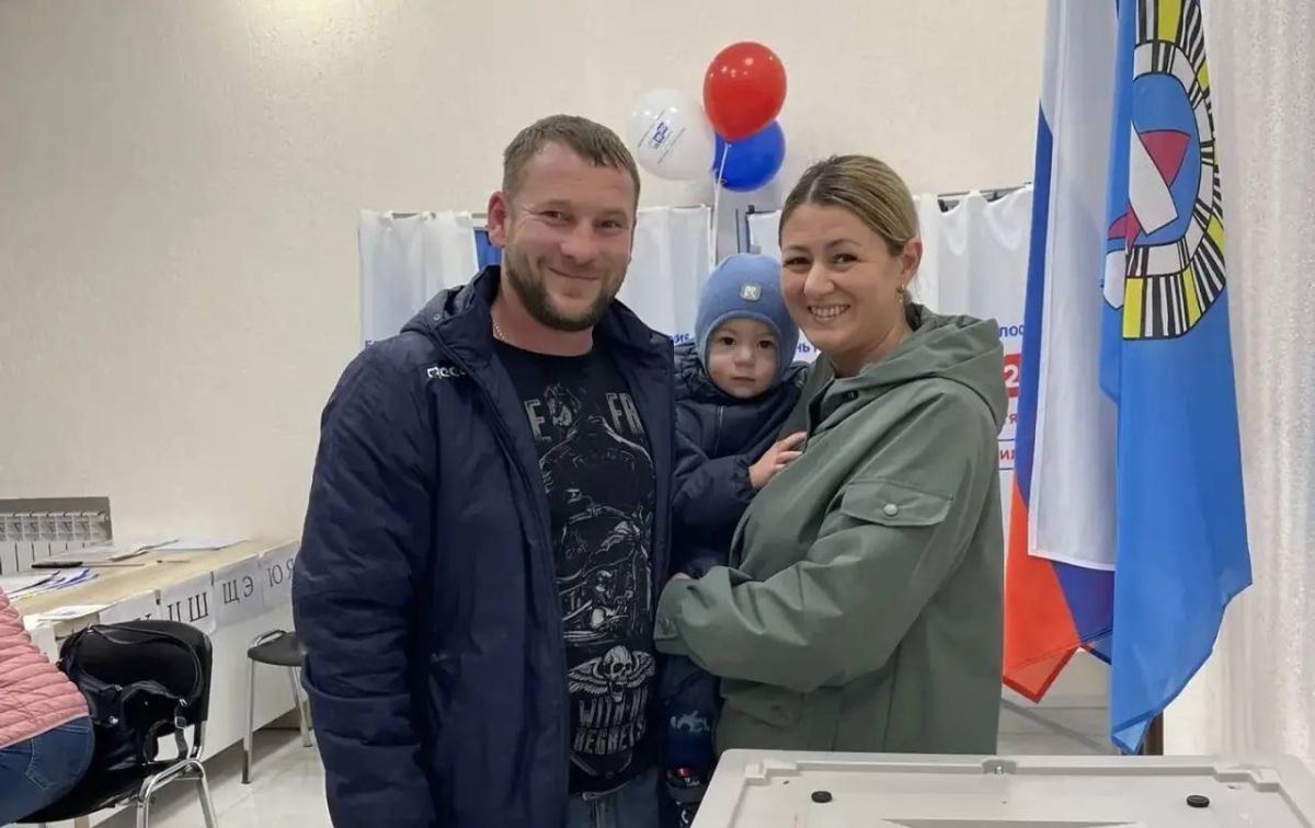 На избирательных участках Ноябрьска зафиксировано рекордное количество избирателей, которые пришли сюда всей семьёй На избирательных участках Ноябрьска зафиксировано рекордное количество избирателей, которые пришли сюда всей семьёй