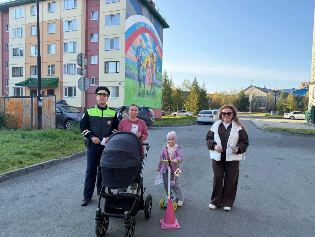 Салехардские автоинспекторы совместно с «Родительскими патрулями» продолжают работу с участниками дорожного движения Салехардские автоинспекторы совместно с «Родительскими патрулями» продолжают работу с участниками дорожного движения