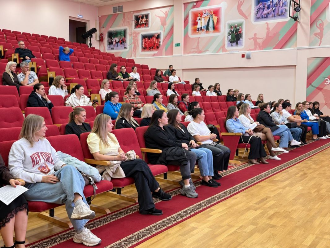 В Губкинской школе искусств им. Г.В. Свиридова автоинспекторы провели родительское собрание о безопасном детстве В Губкинской школе искусств им. Г.В. Свиридова автоинспекторы провели родительское собрание о безопасном детстве