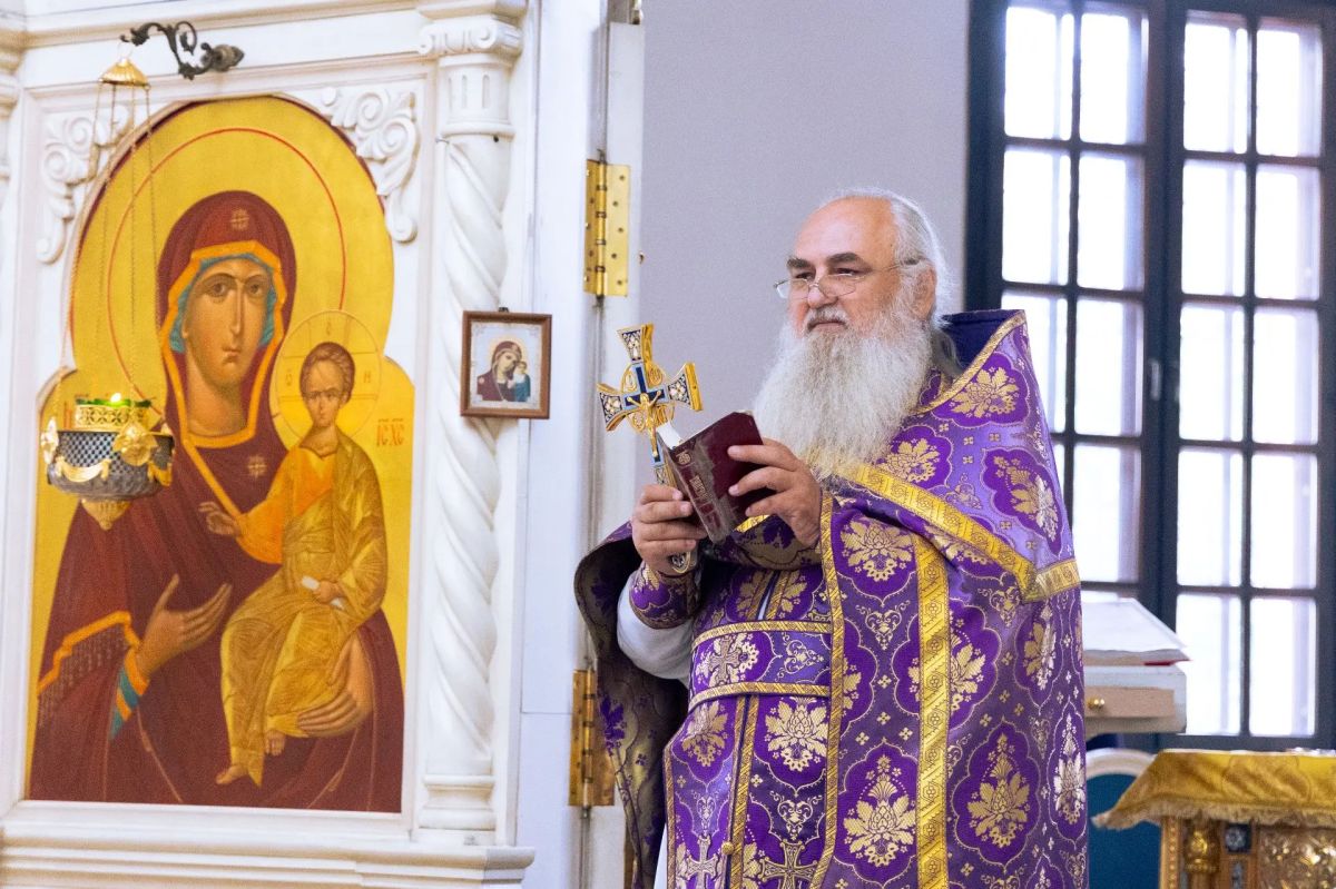 Православные верующие празднуют Рождество Пресвятой Богородицы