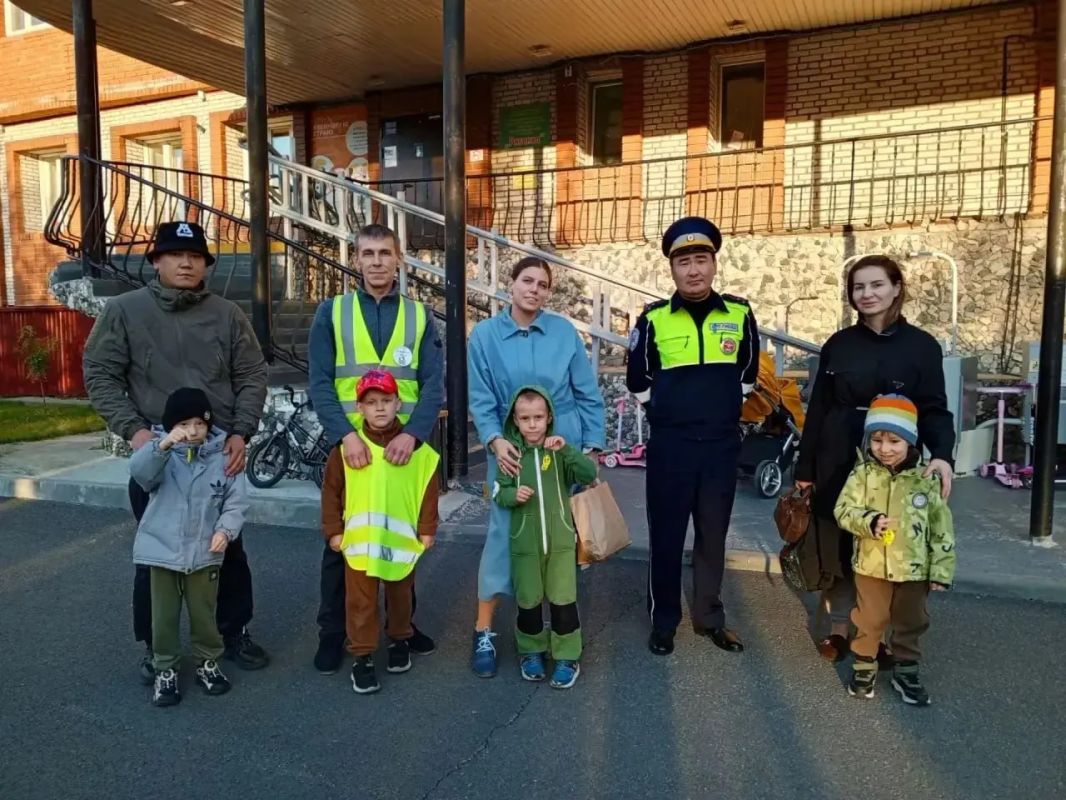 Салехардские автоинспекторы совместно с «Родительскими патрулями» продолжают работу с участниками дорожного движения Салехардские автоинспекторы совместно с «Родительскими патрулями» продолжают работу с участниками дорожного движения