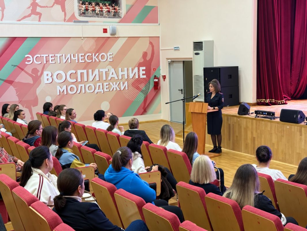 В Губкинской школе искусств им. Г.В. Свиридова автоинспекторы провели родительское собрание о безопасном детстве