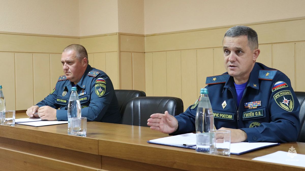 Начальник Главного управления МЧС России по ЯНАО провёл рабочую встречу с личным составом 1 ПСЧ Начальник Главного управления МЧС России по ЯНАО провёл рабочую встречу с личным составом 1 ПСЧ