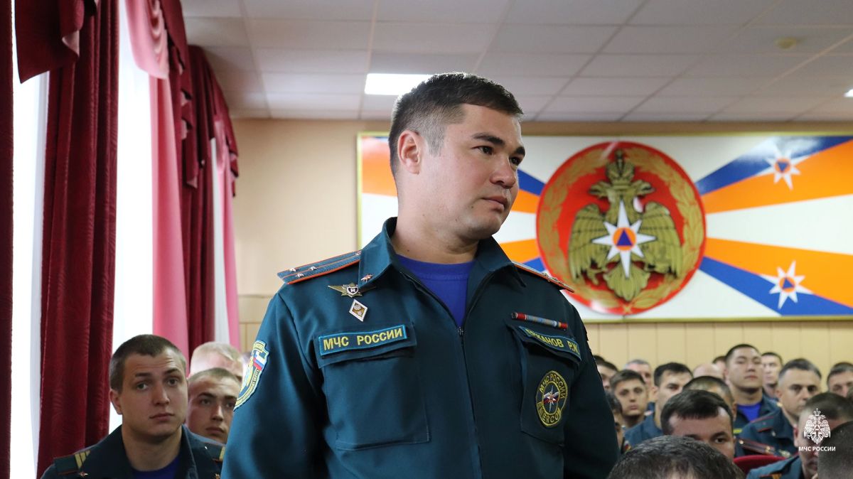 Начальник Главного управления МЧС России по ЯНАО провёл рабочую встречу с личным составом 1 ПСЧ Начальник Главного управления МЧС России по ЯНАО провёл рабочую встречу с личным составом 1 ПСЧ