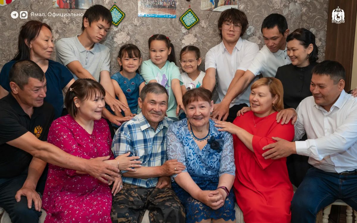 Семья Салиндер из Ямальского района удостоена медали ордена «Родительская слава» Семья Салиндер из Ямальского района удостоена медали ордена «Родительская слава»