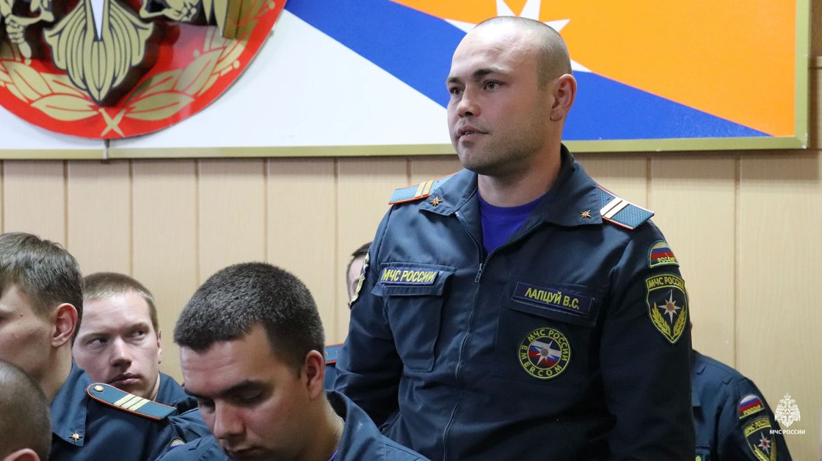 Начальник Главного управления МЧС России по ЯНАО провёл рабочую встречу с личным составом 1 ПСЧ Начальник Главного управления МЧС России по ЯНАО провёл рабочую встречу с личным составом 1 ПСЧ