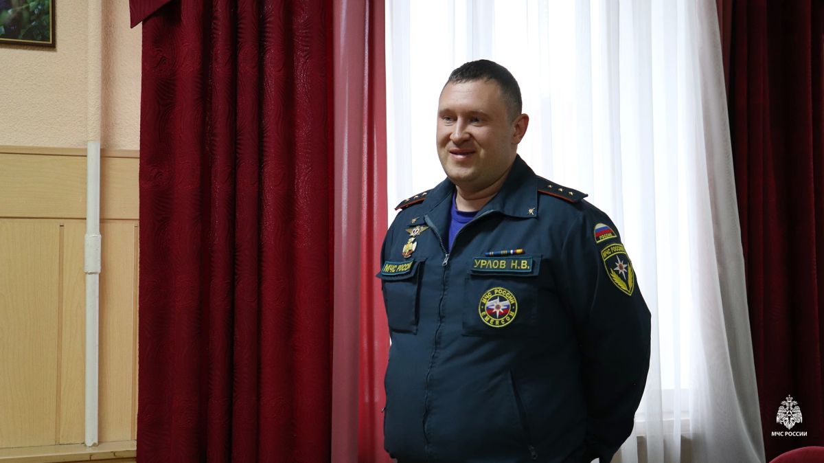 Начальник Главного управления МЧС России по ЯНАО провёл рабочую встречу с личным составом 1 ПСЧ Начальник Главного управления МЧС России по ЯНАО провёл рабочую встречу с личным составом 1 ПСЧ