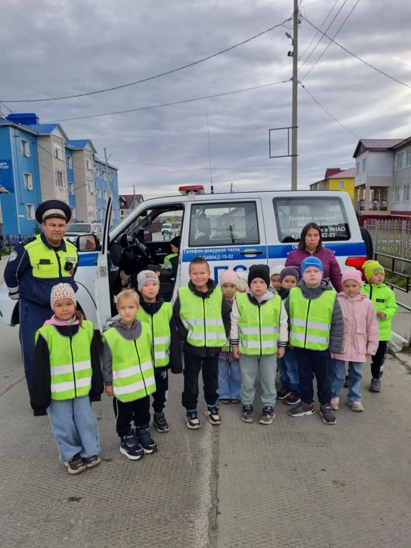 Шурышкарские автоинспекторы организовали мероприятие по дорожной безопасности для дошколят Шурышкарские автоинспекторы организовали мероприятие по дорожной безопасности для дошколят