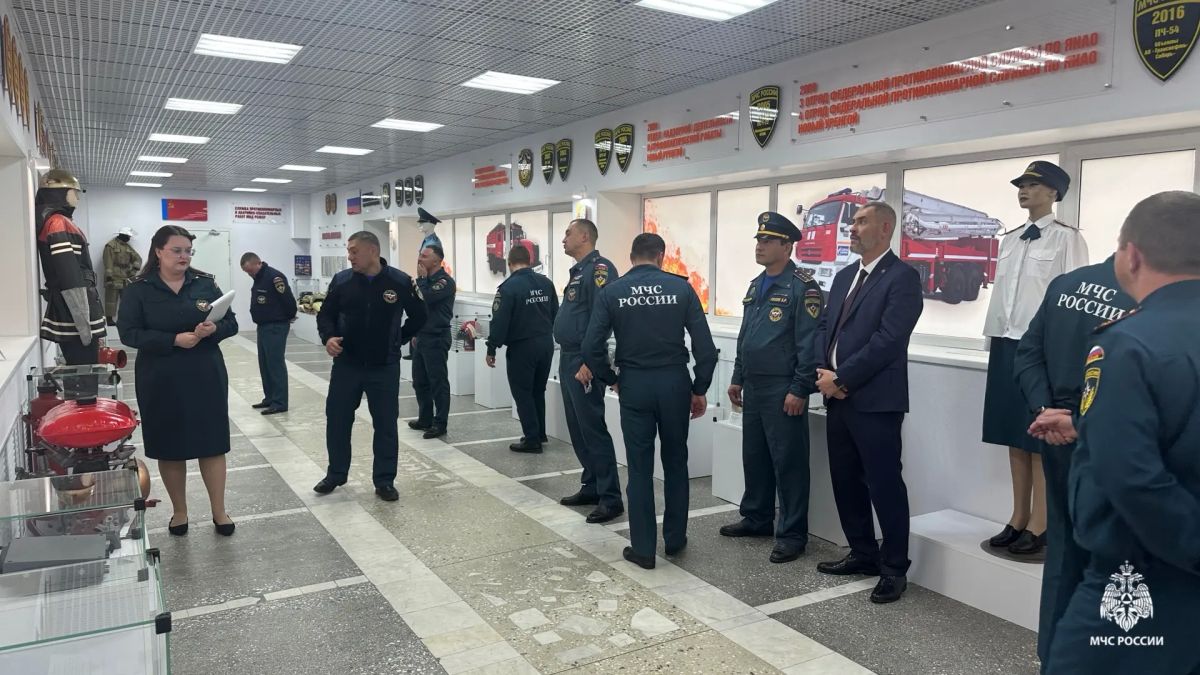 В Новом Уренгое участники учебнометодического сбора посетили памятные и профильные объекты В Новом Уренгое участники учебнометодического сбора посетили памятные и профильные объекты