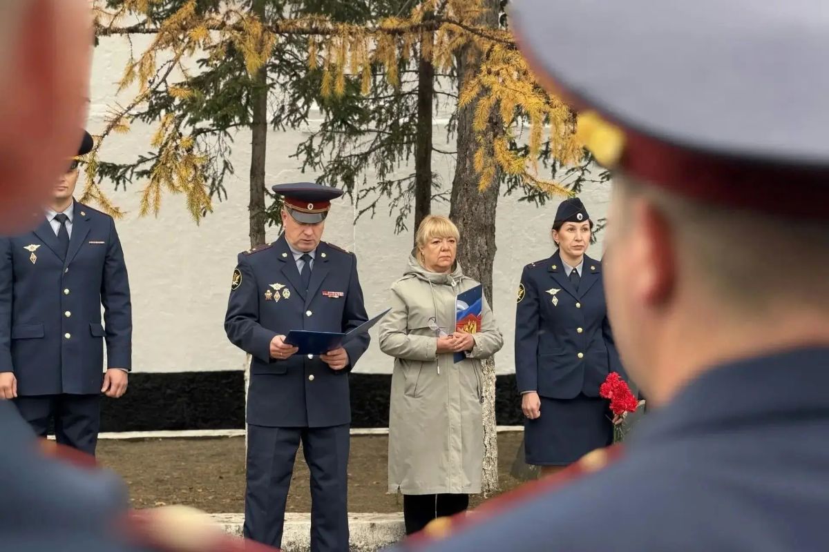 В Харпе почтили память сотрудников УФСИН, погибших в зоне СВО В Харпе почтили память сотрудников УФСИН, погибших в зоне СВО