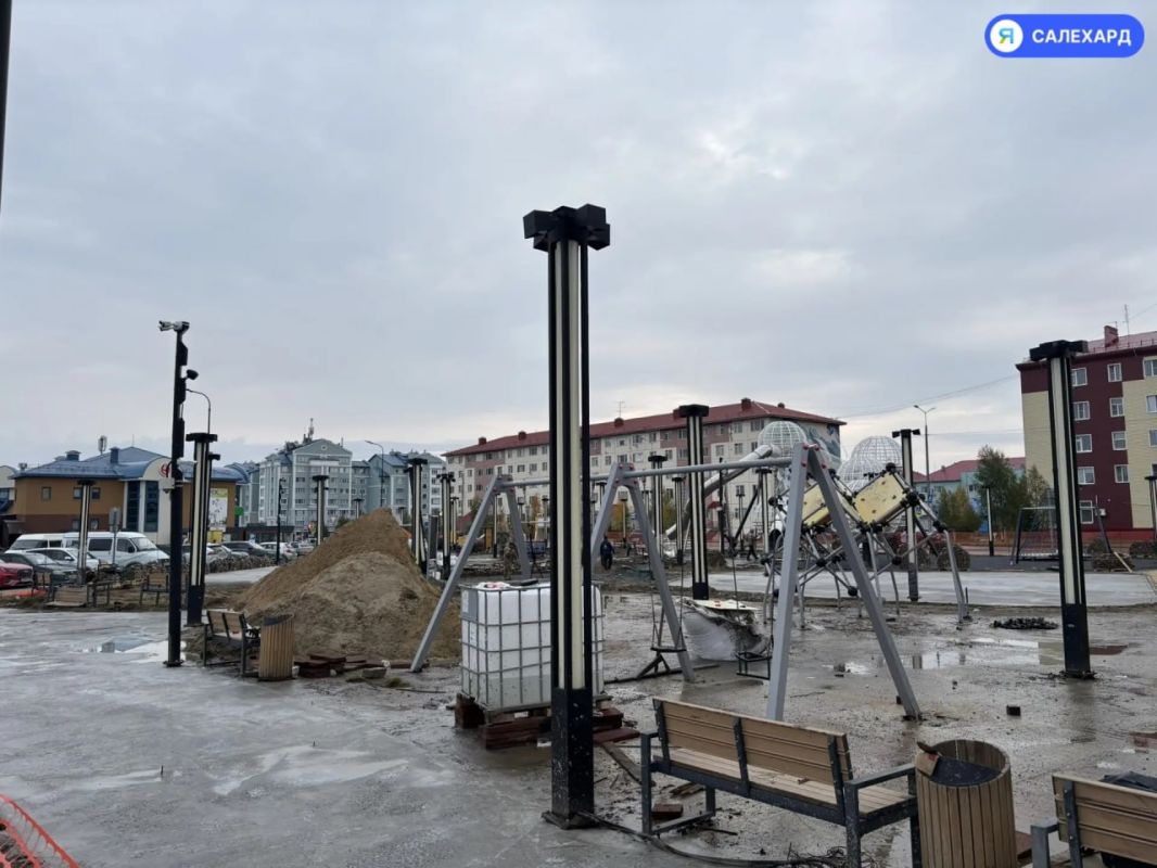 В Салехарде началась реконструкция центральной детской площадки В Салехарде началась реконструкция центральной детской площадки
