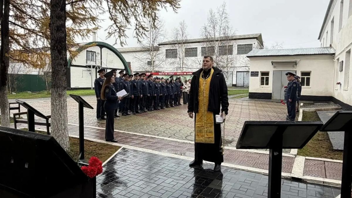 В Харпе почтили память сотрудников УФСИН, погибших в зоне СВО В Харпе почтили память сотрудников УФСИН, погибших в зоне СВО
