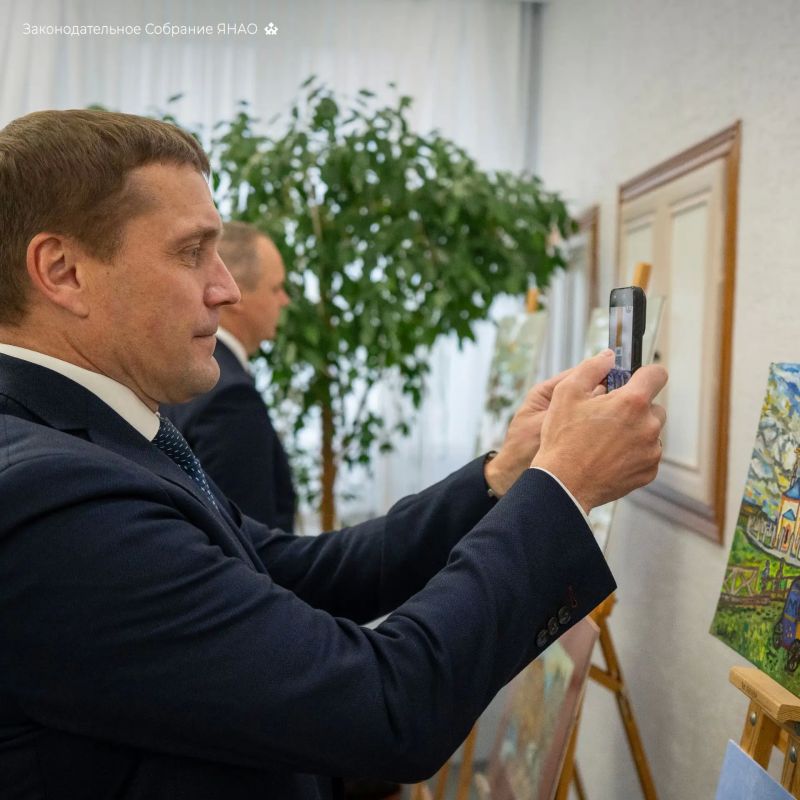 В парламенте прошла благотворительная выставка «Облачных творцов» В парламенте прошла благотворительная выставка «Облачных творцов»