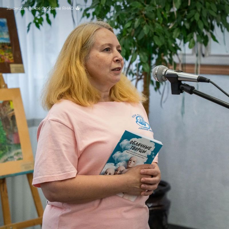В парламенте прошла благотворительная выставка «Облачных творцов» В парламенте прошла благотворительная выставка «Облачных творцов»