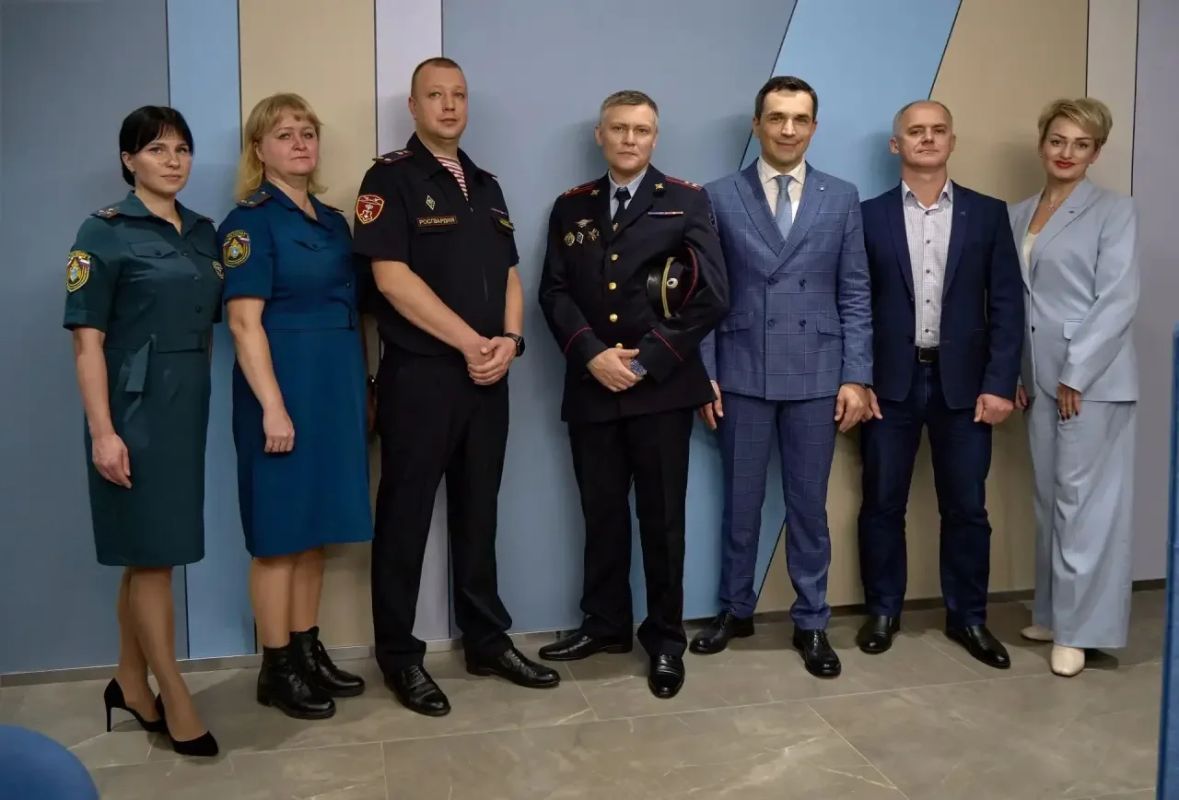 Сотрудники спасательного ведомства приняли участие в торжественном открытии нового офиса ВТБ Сотрудники спасательного ведомства приняли участие в торжественном открытии нового офиса ВТБ
