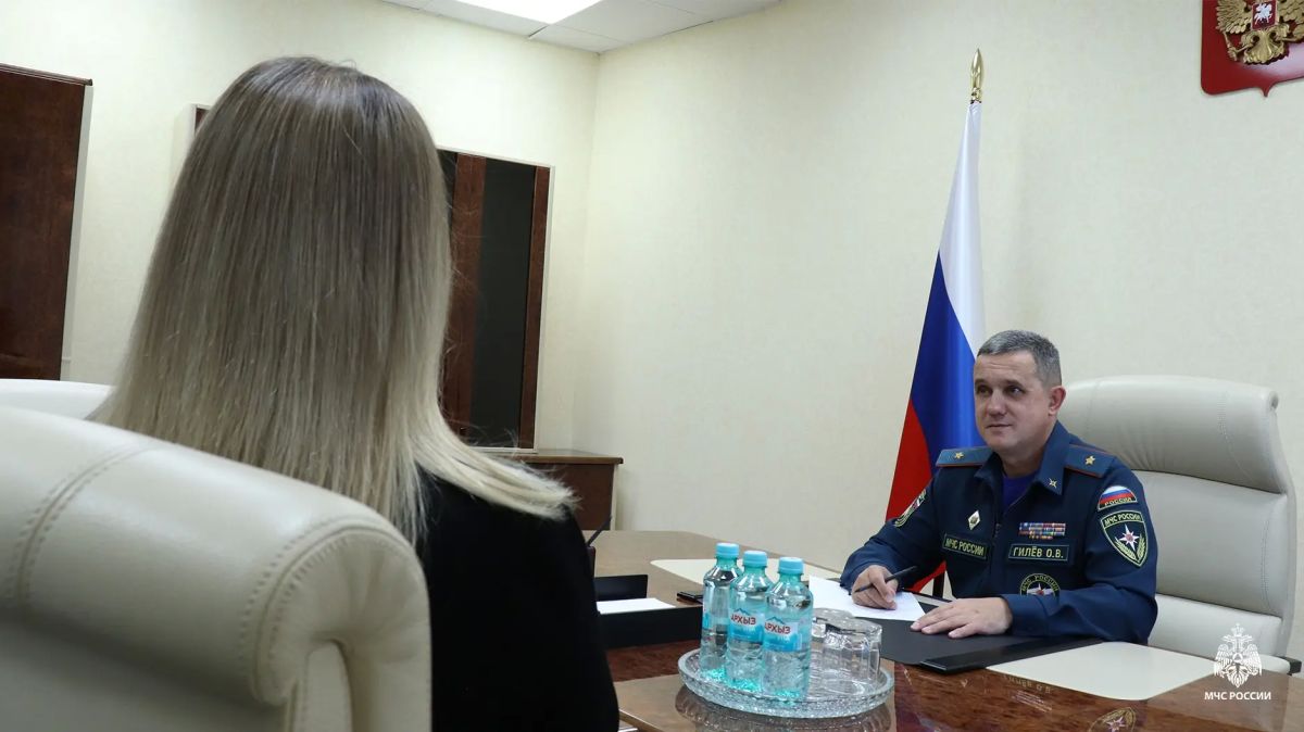 В приёмной Президента Российской Федерации в ЯНАО начальник Главного управления МЧС России по ЯНАО генерал-майор внутренней службы Олег Гилёв провёл личный приём граждан В приёмной Президента Российской Федерации в ЯНАО начальник Главного управления МЧС России по ЯНАО генерал-майор внутренней службы Олег Гилёв провёл личный приём граждан