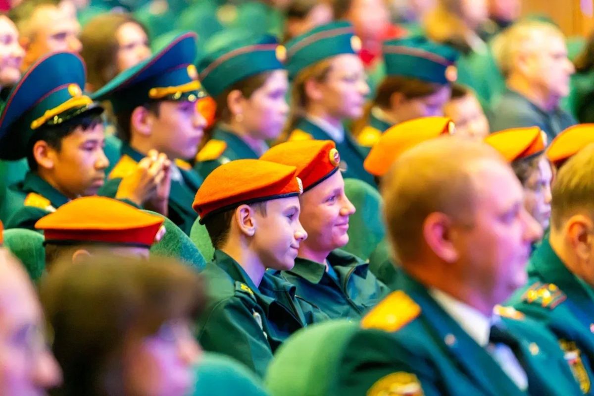 40 лет на боевом посту. . На торжественном мероприятии, посвящённом 40-летию Первой пожарно-спасательной части города, вручили почётные награды сотрудникам 40 лет на боевом посту. . На торжественном мероприятии, посвящённом 40-летию Первой пожарно-спасательной части города, вручили почётные награды сотрудникам